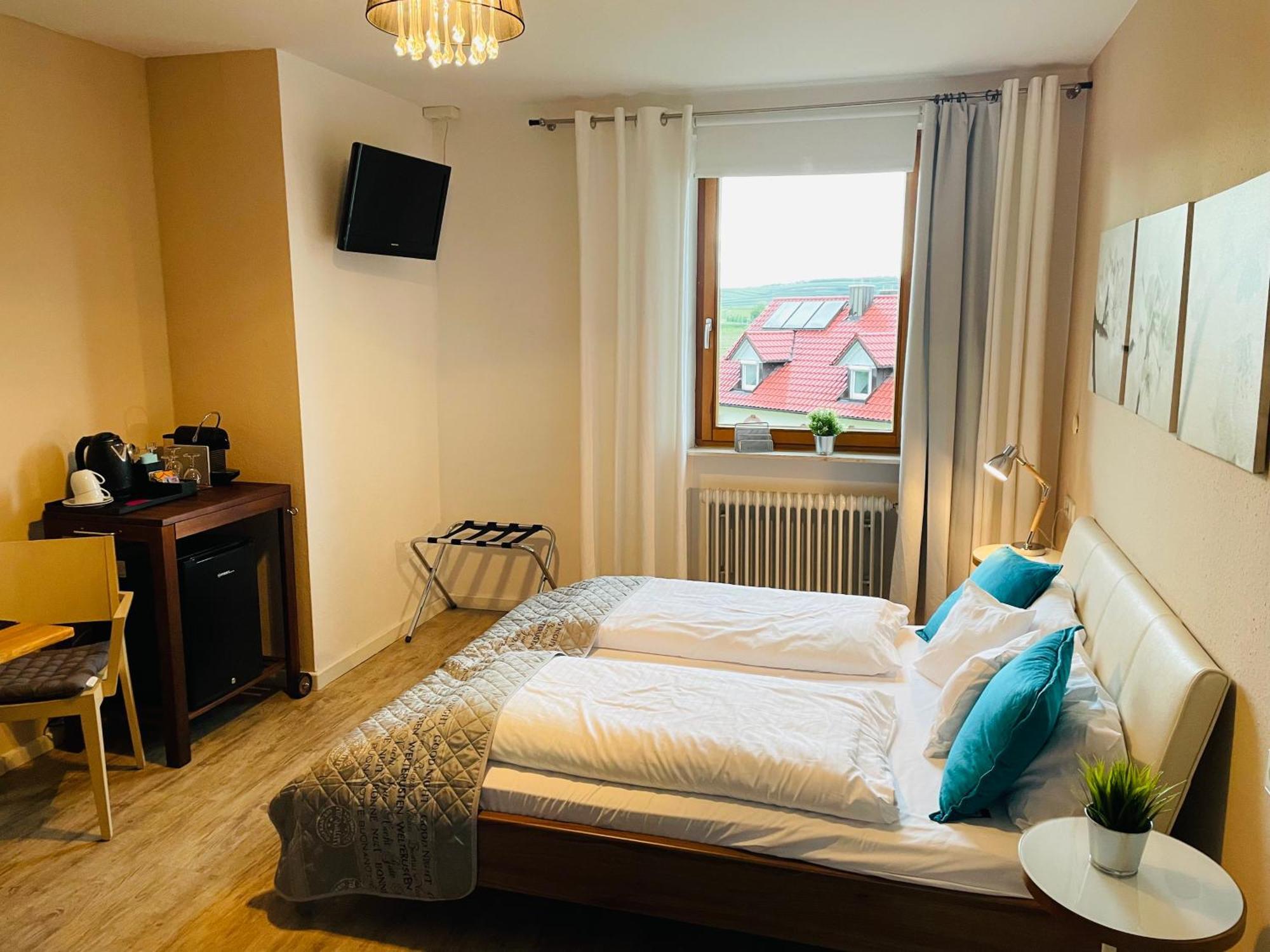 Zum Rayers Cafe-Restaurant & Boutique-Hotel Niederrotweil Rum bild