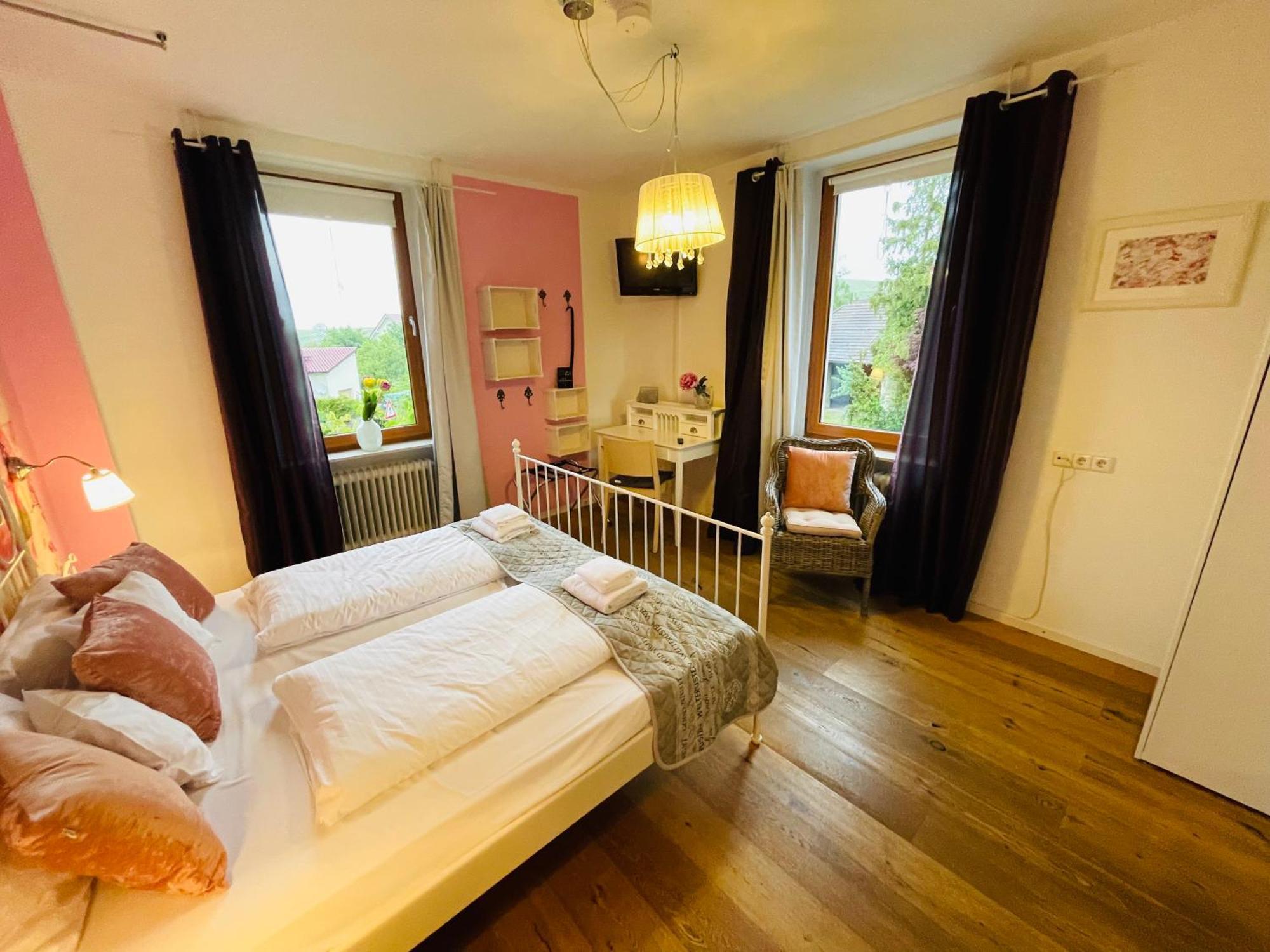 Zum Rayers Cafe-Restaurant & Boutique-Hotel Niederrotweil Rum bild
