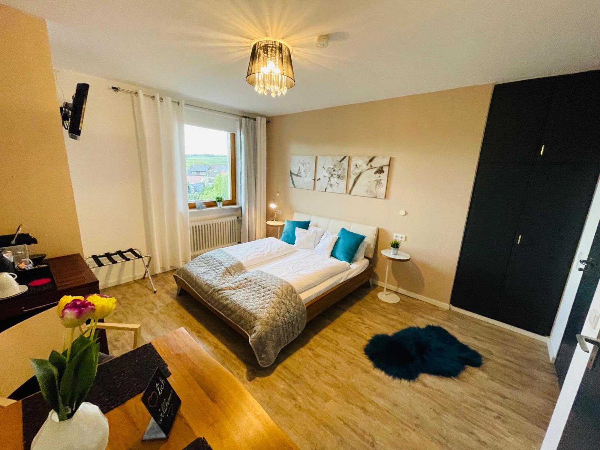 Zum Rayers Cafe-Restaurant & Boutique-Hotel Niederrotweil Rum bild