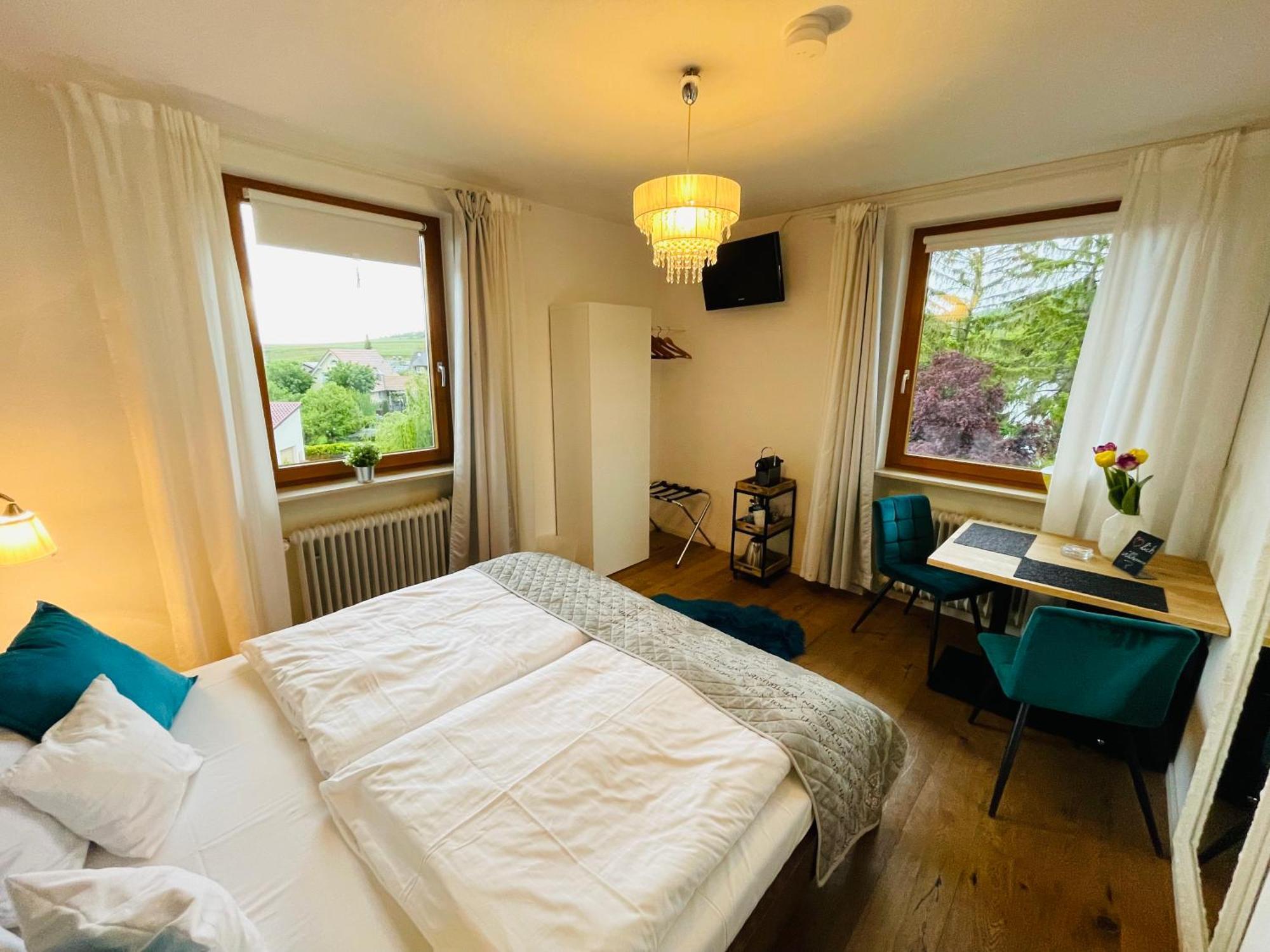 Zum Rayers Cafe-Restaurant & Boutique-Hotel Niederrotweil Rum bild