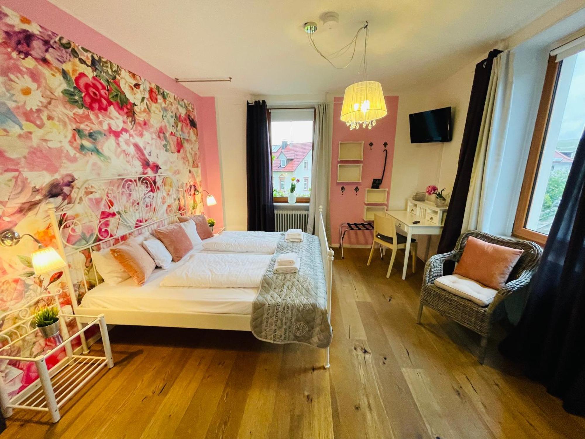 Zum Rayers Cafe-Restaurant & Boutique-Hotel Niederrotweil Rum bild