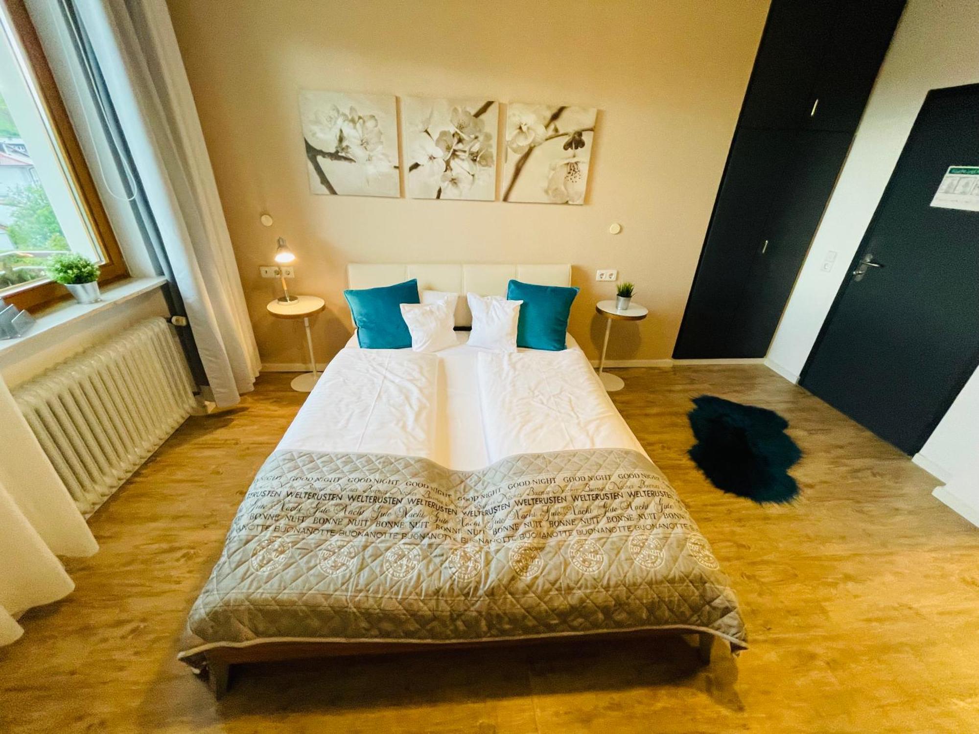 Zum Rayers Cafe-Restaurant & Boutique-Hotel Niederrotweil Rum bild